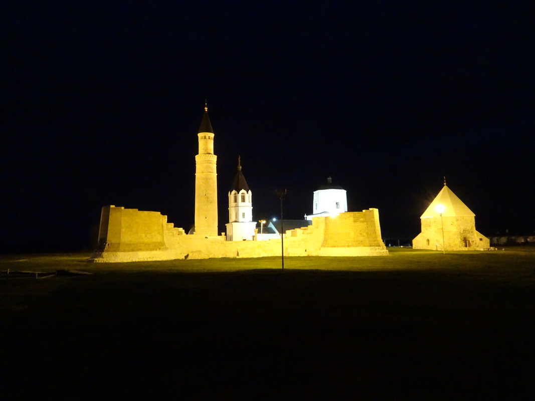 Jenseits des Tatarenturms / Beyond the Tatar Tower